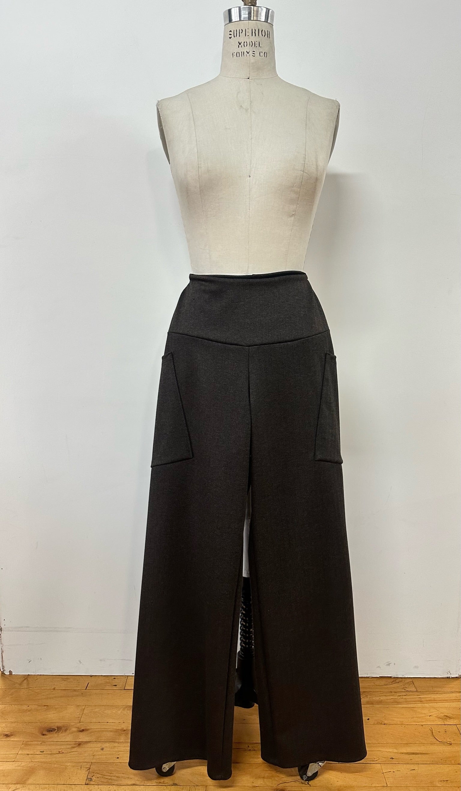 Kollontai Pantalon Lois fait à Montréal