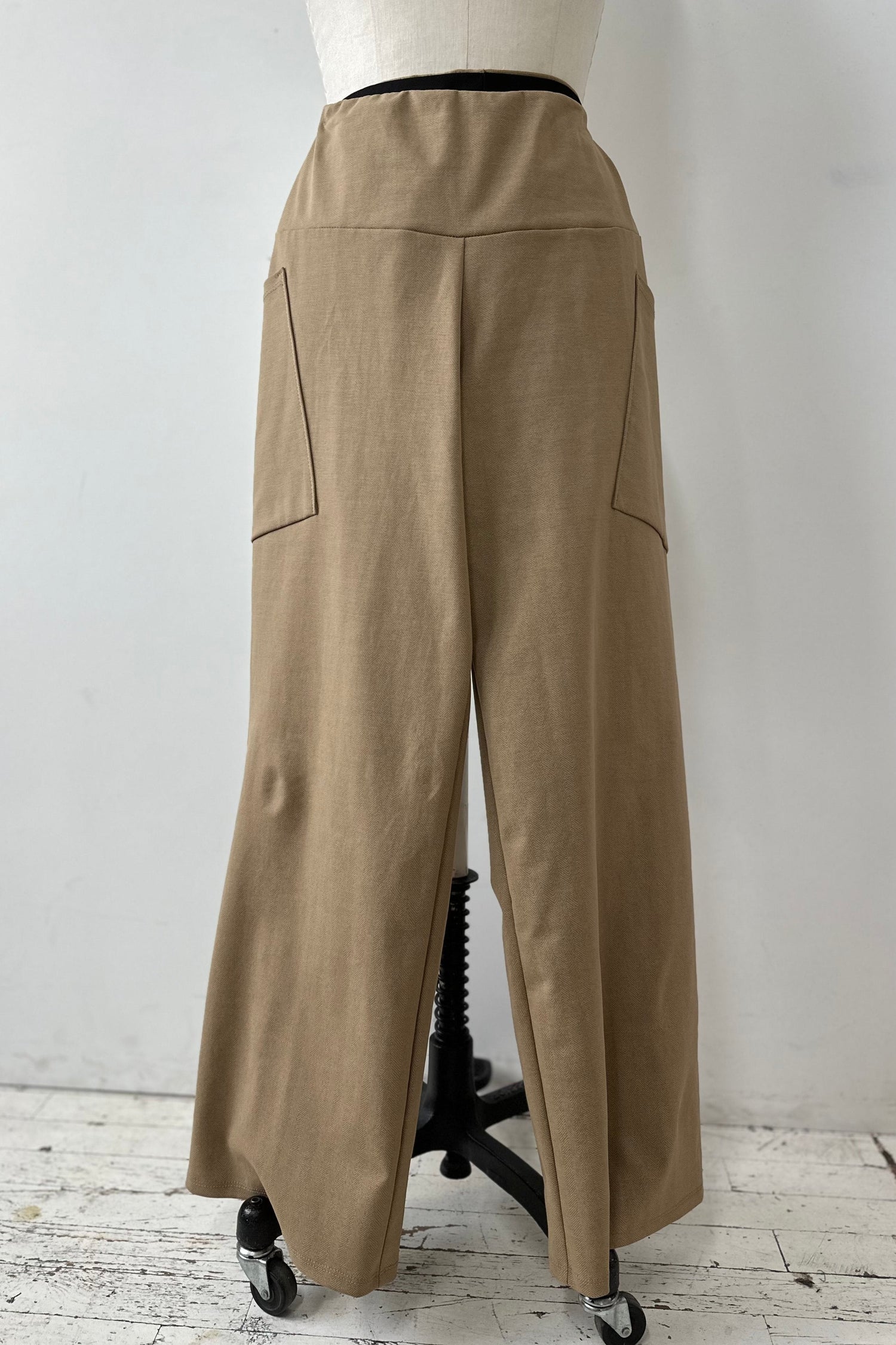 Kollontai Pantalon Frydek fait à Montréal