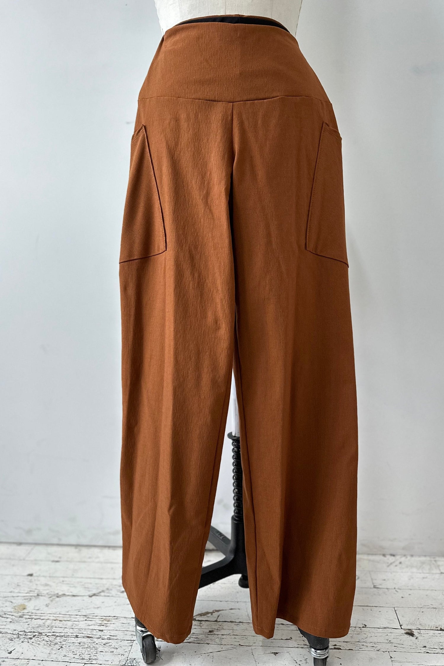 Kollontai Pantalon Frydek fait à Montréal